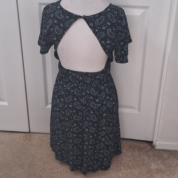 BP Paisley Print Mini Dress With An Open  Back    Size M - Picture 9 of 15